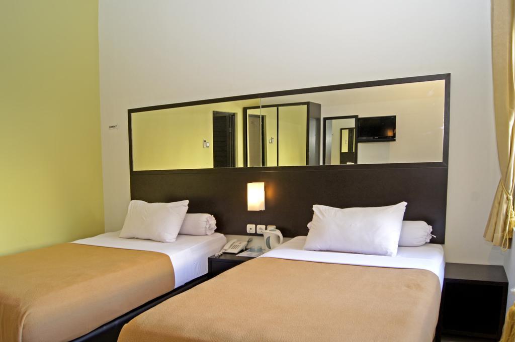 The Winner Premier Hotel Pemalang Номер фото